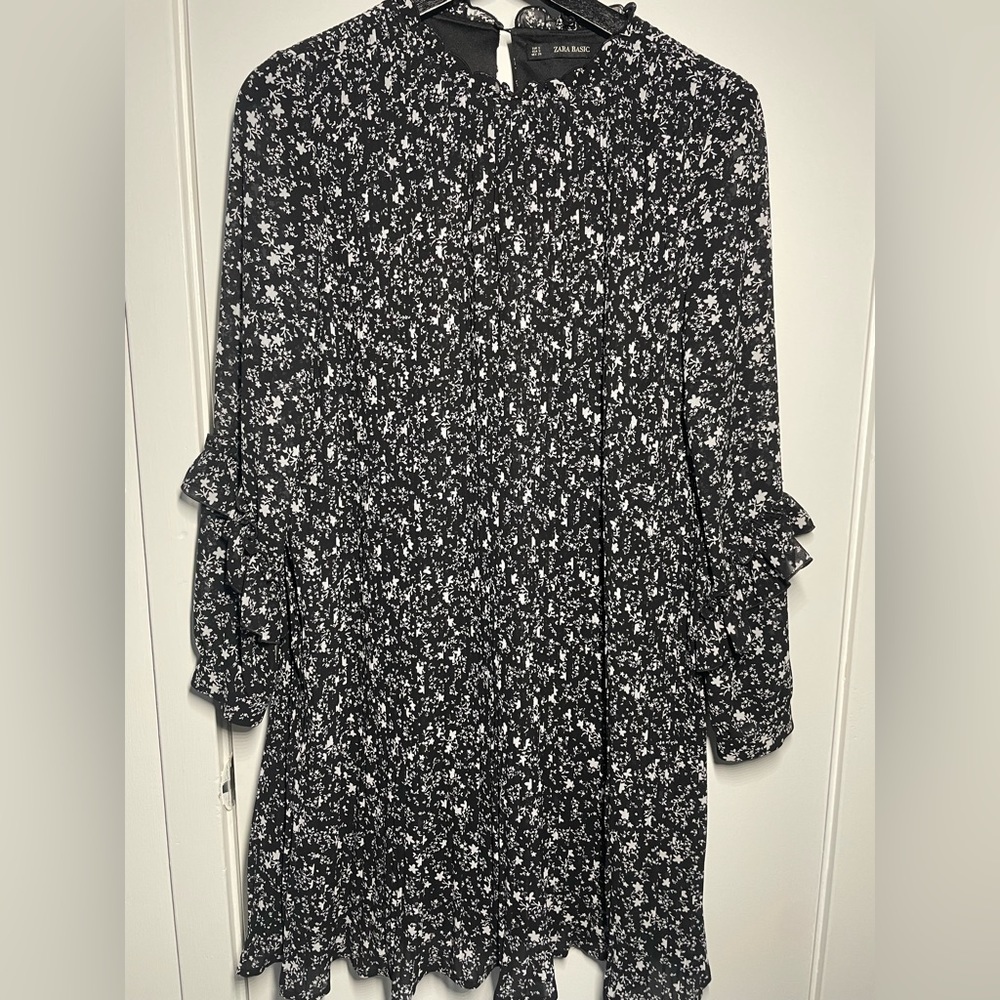 Zara Black Floral Pleated Midi Dress. Size S